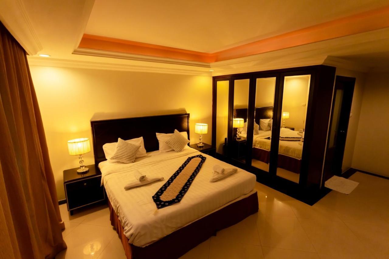 Ivory Palace Hotel Pattaya Exterior foto